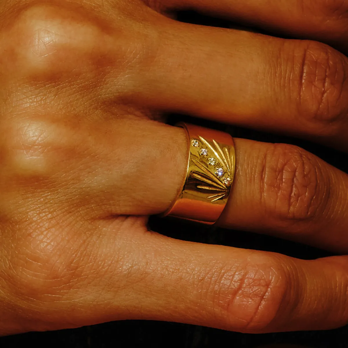 Tomfoolery AURA Gold Ray 10mm Wide Band Hot