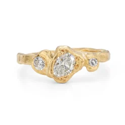 Tomfoolery Crest White Diamond Adakite East Ring Fashion
