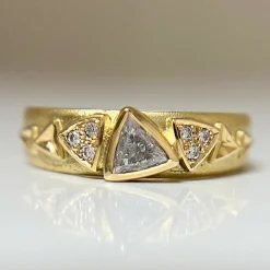 Tomfoolery 18ct Yellow Gold Trillion Reflection Ring Clearance