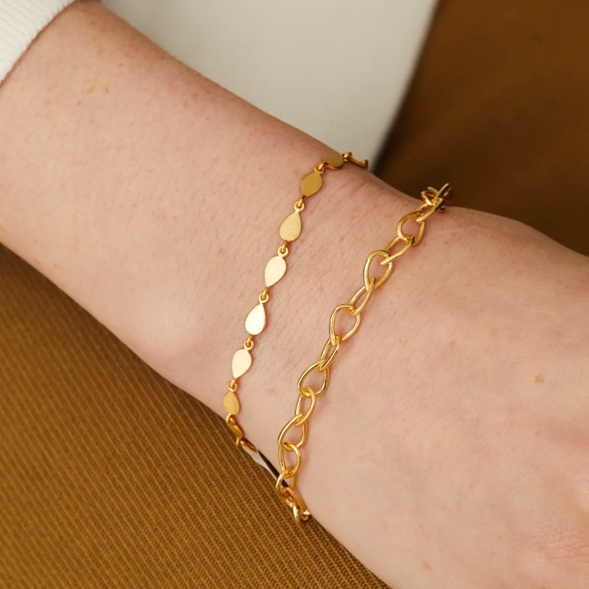 Tomfoolery Curve Pear Chain Bracelet New