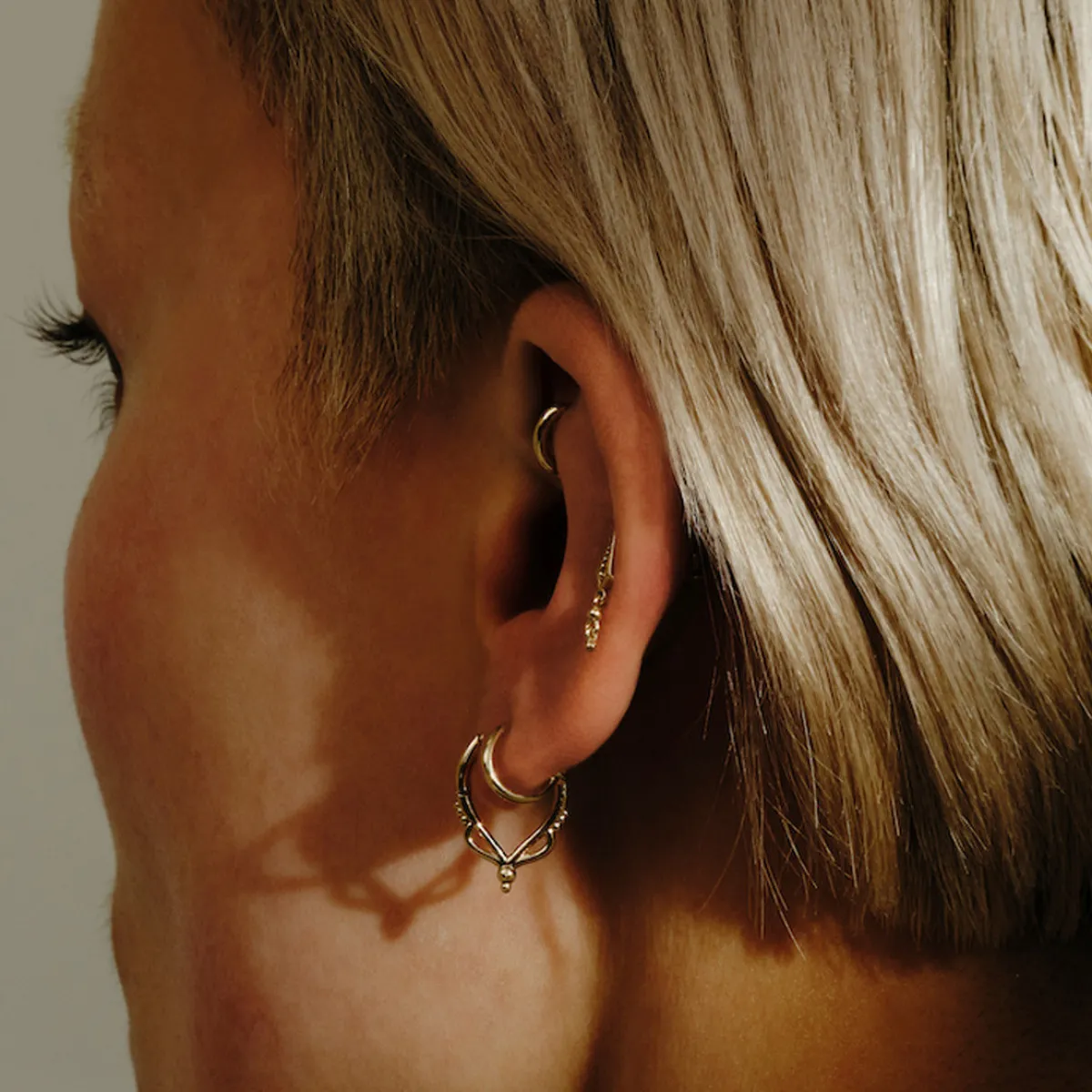 Tomfoolery Dala Canelle Round Clicker Hoop Fashion