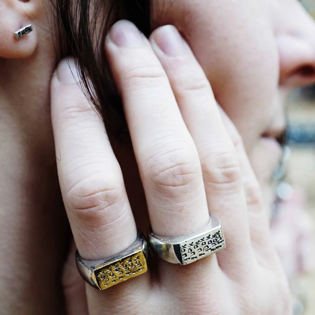 Tomfoolery F – Studs in Silver Best