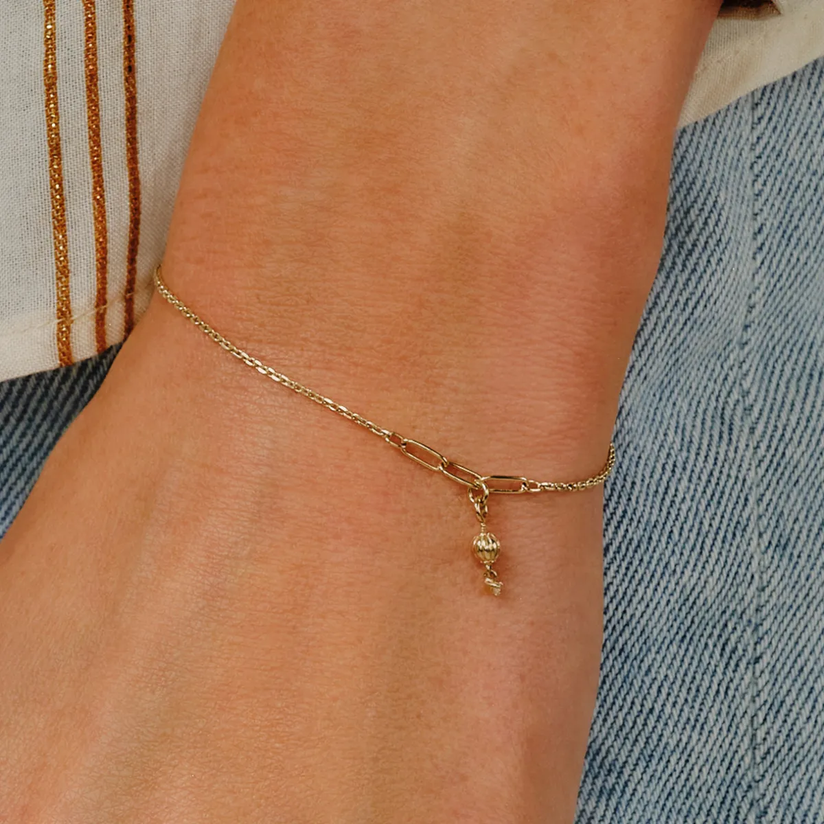 Tomfoolery Gold Eiffel Detail Dala Lantern .1 Bracelet Hot