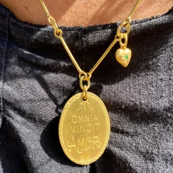 Tomfoolery Gold Omnia Vincit Tsavorite Pendant Clearance