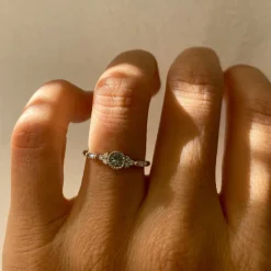 Tomfoolery Green Sapphire Round Poeme Ring Hot