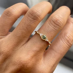 Tomfoolery Green Sapphire Round Poeme Ring Hot