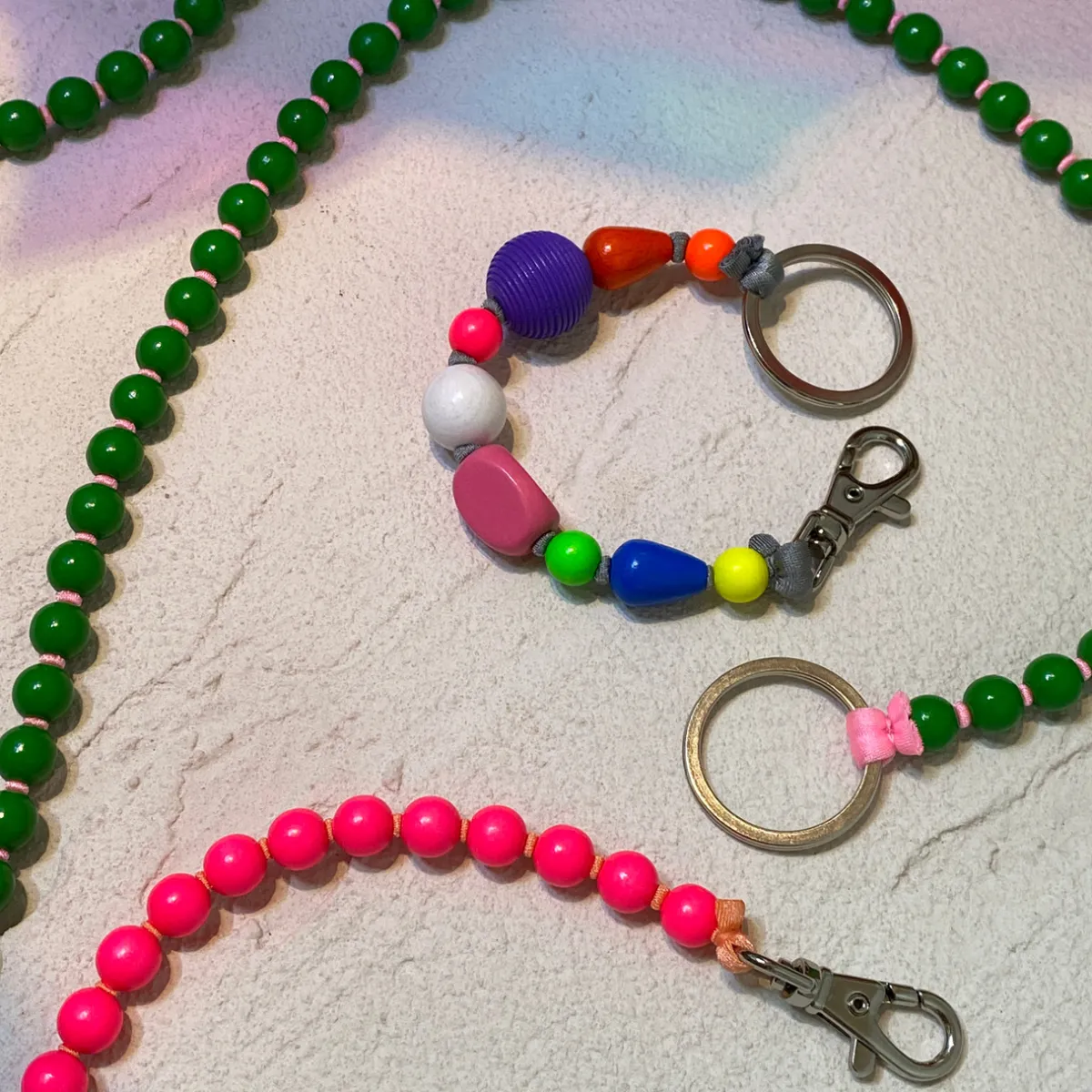 Tomfoolery Neon Orange Perlen Bunter Short Wooden Beaded iPhone & Keychain Discount