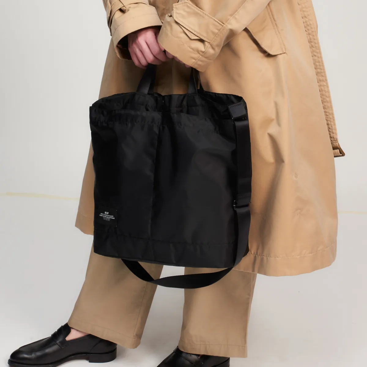 Tomfoolery New York Medium Tote in Black Hot