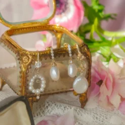 Tomfoolery Orphée Aux Enfers Pearl Drop Earrings New