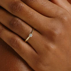 Tomfoolery Petal-Set Diamond Solitaire Ring Fashion