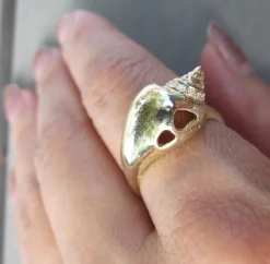 Tomfoolery Queen’s Conch Ring Online