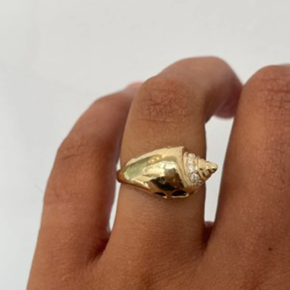 Tomfoolery Queen’s Conch Ring Online