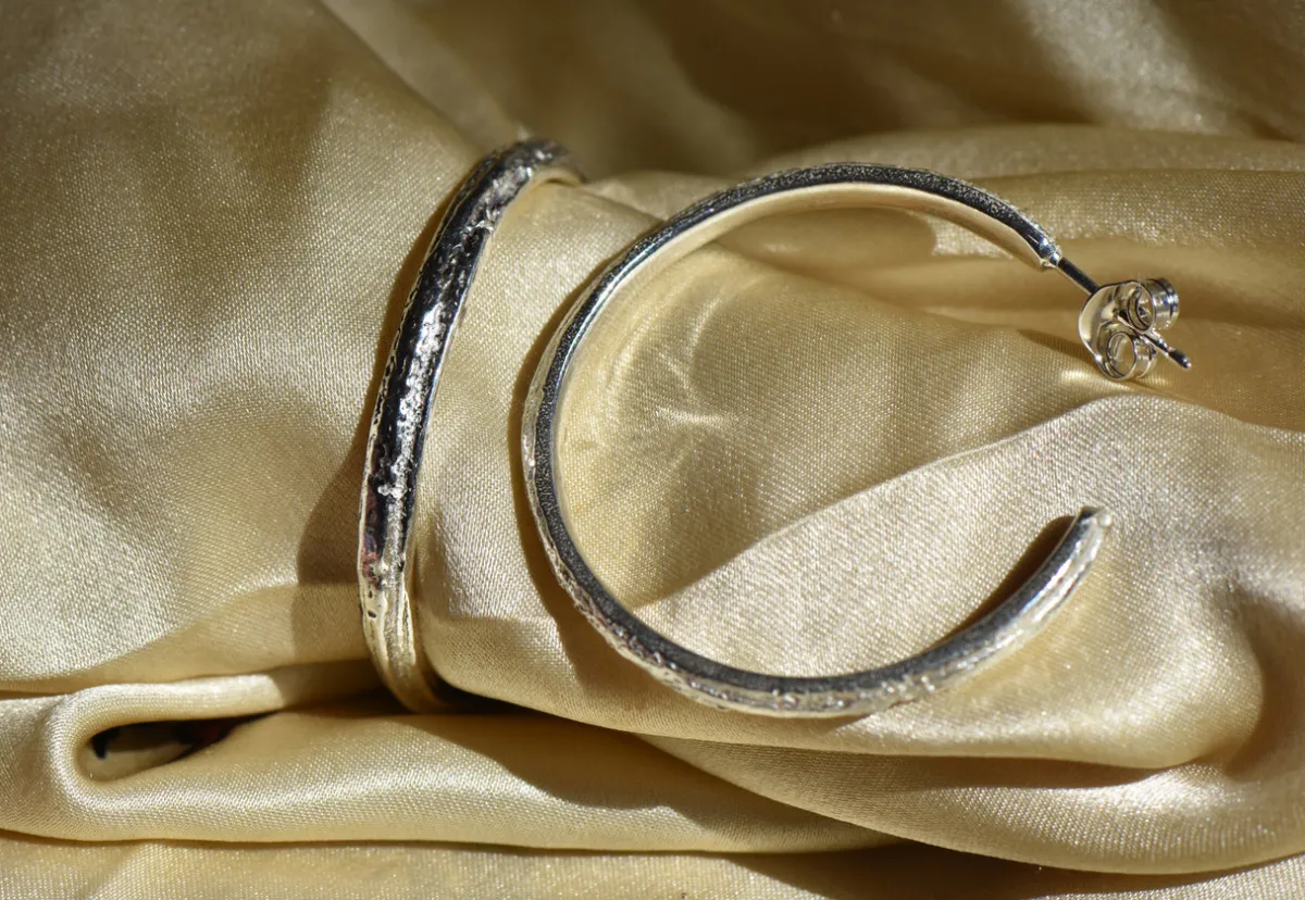 Tomfoolery Skinny Lined Oak Hoops in Silver Online
