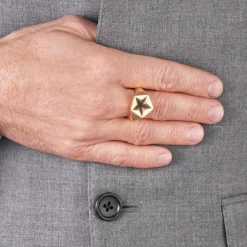 Tomfoolery Star Signet Ring Fashion