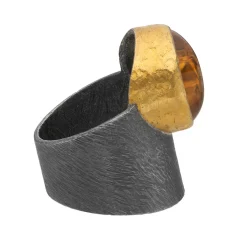 Tomfoolery The Carved Shield Shape Art Ring Fashion