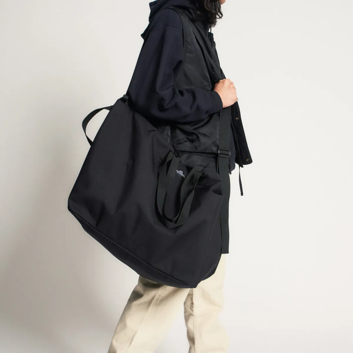Tomfoolery Traveler Duffle Large Bag in Black Fashion