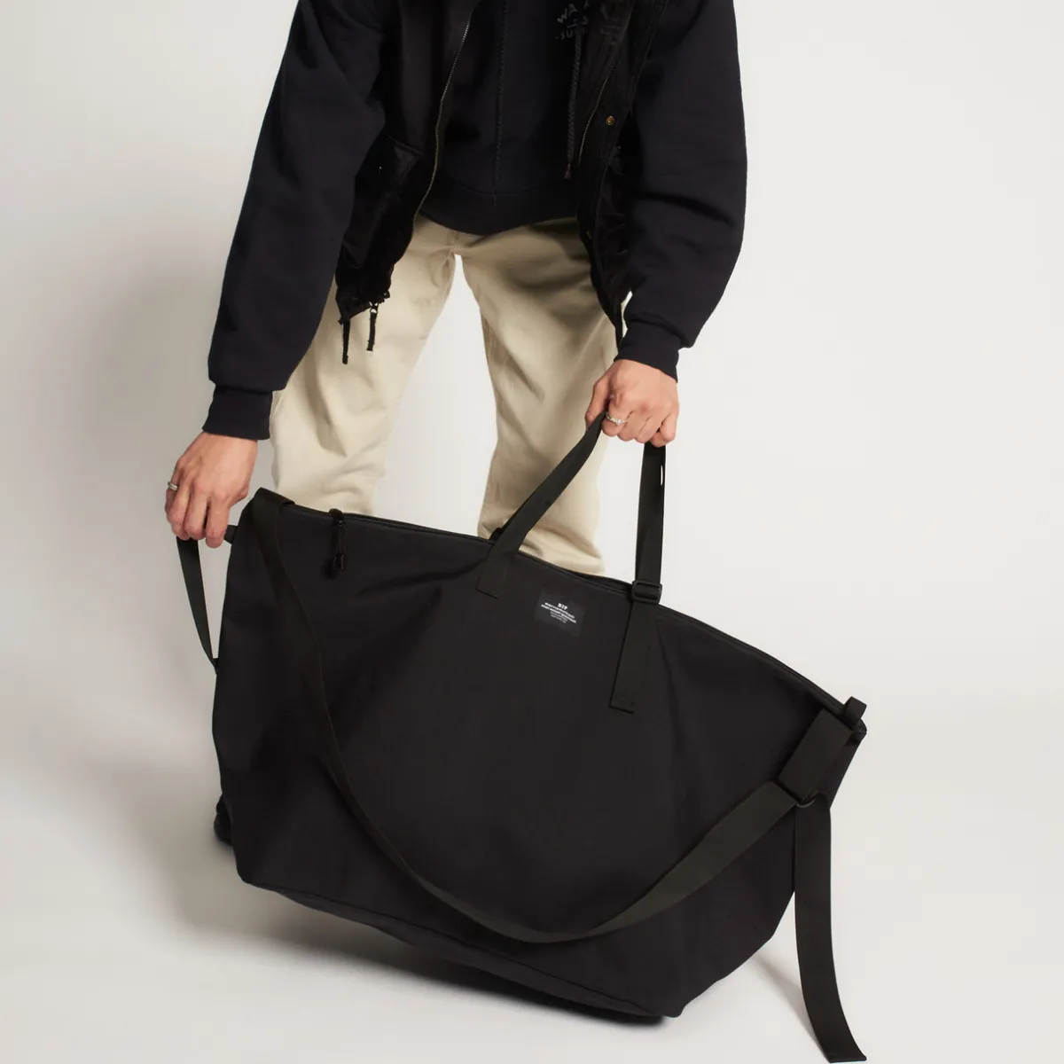 Tomfoolery Traveler Duffle Large Bag in Black Fashion