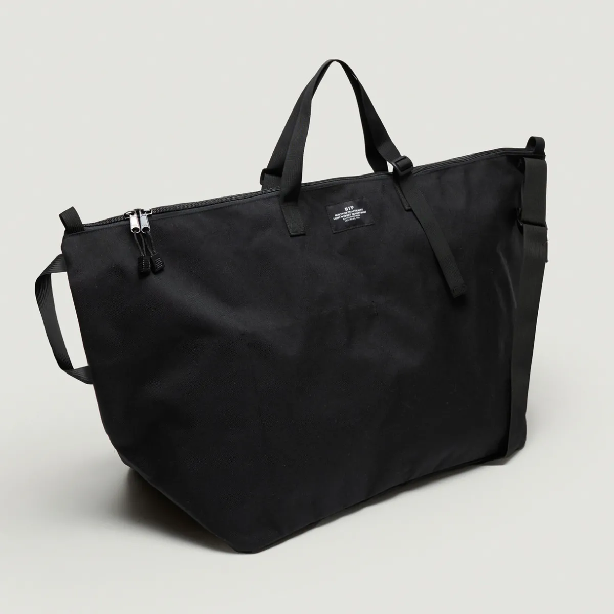 Tomfoolery Traveler Duffle Large Bag in Black Fashion
