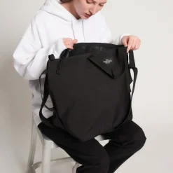 Tomfoolery Traveler Duffle Medium Bag in Black(Out of Stock) Outlet