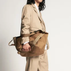 Tomfoolery Traveler Duffle Medium Bag in Khaki Fashion
