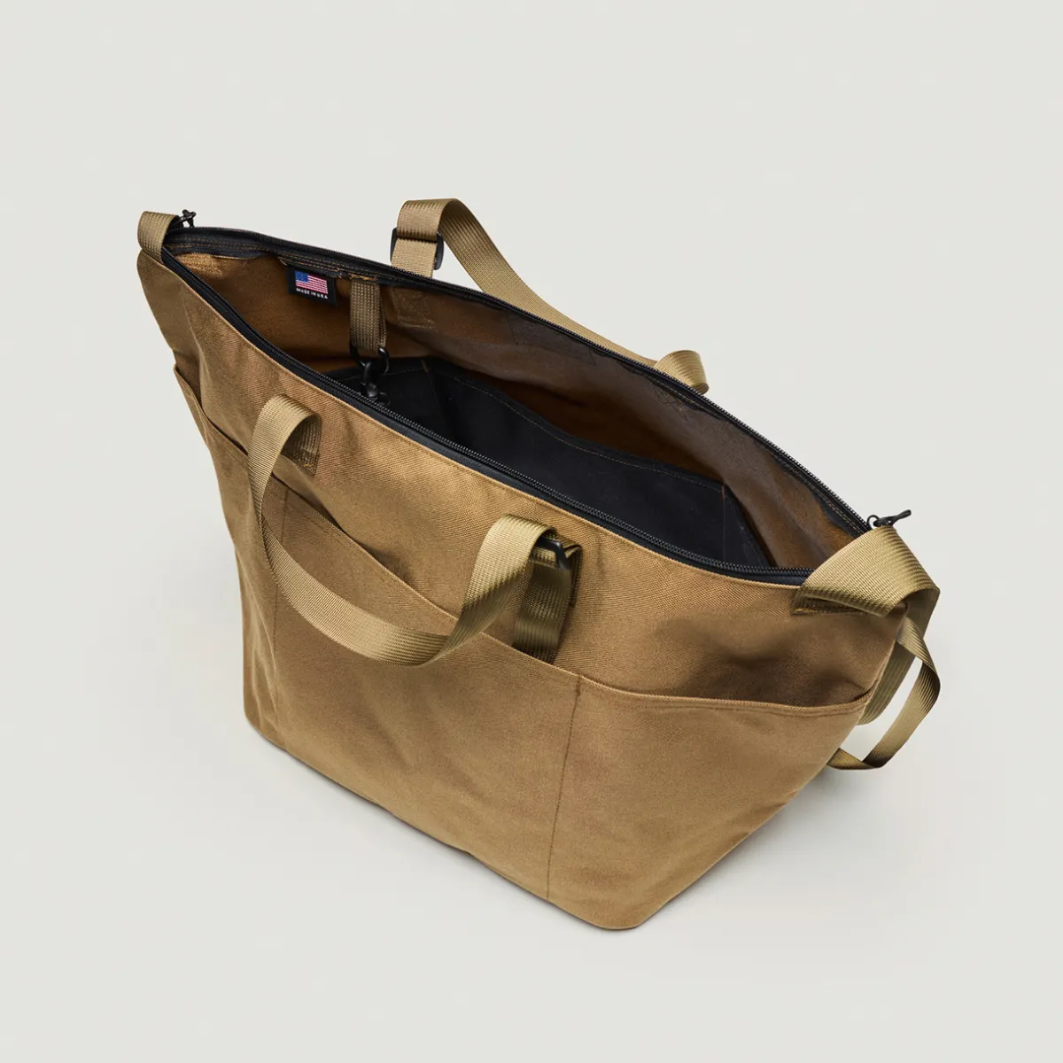 Tomfoolery Traveler Duffle Medium Bag in Khaki Fashion